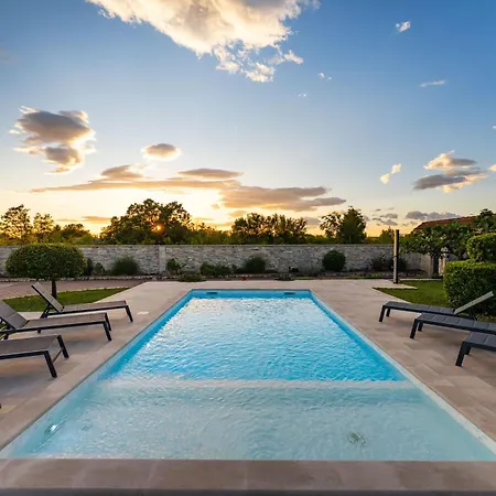 Villa Tia - Private Oasis With Large Pool
