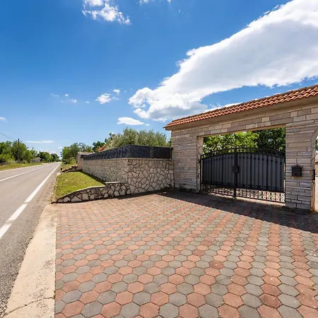 Villa Tia - Private Oasis With Large Pool *