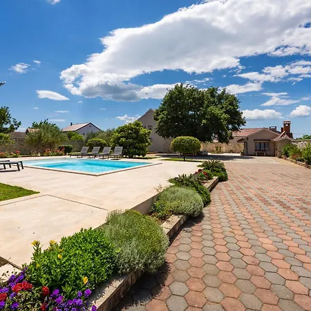Tia - Private Oasis With Large Pool *