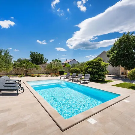 Tia - Private Oasis With Large Pool Villa Gornje Ceranje
