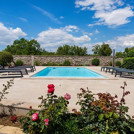 Tia - Private Oasis With Large Pool Villa Gornje Ceranje