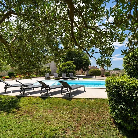 Tia - Private Oasis With Large Pool Villa *