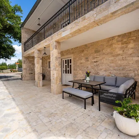 Villa Tia - Private Oasis With Large Pool *