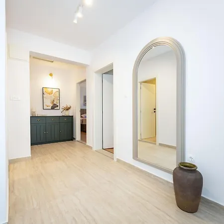 Tia - Private Oasis With Large Pool Villa *