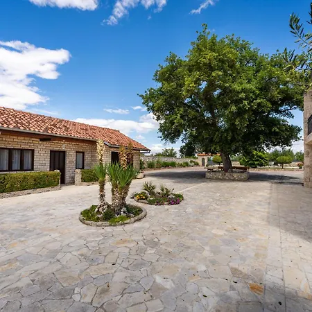 Villa Tia - Private Oasis With Large Pool *