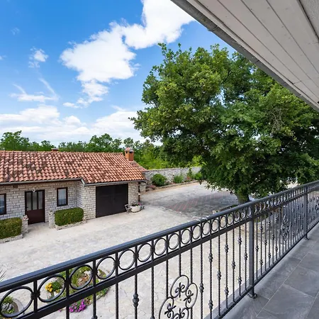 Tia - Private Oasis With Large Pool *
