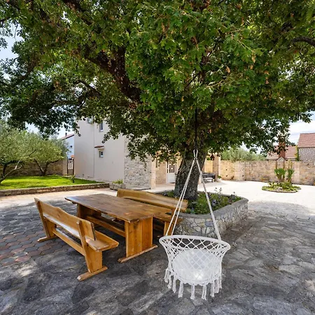Tia - Private Oasis With Large Pool *