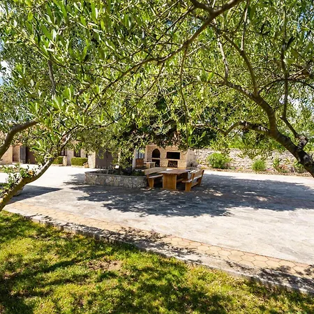 Tia - Private Oasis With Large Pool