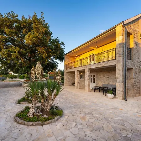 Tia - Private Oasis With Large Pool Villa Gornje Ceranje