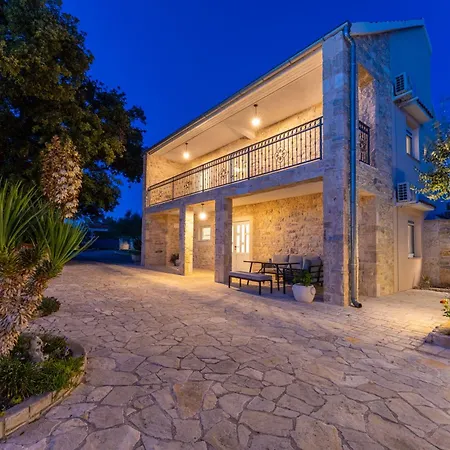 Villa Tia - Private Oasis With Large Pool Gornje Ceranje