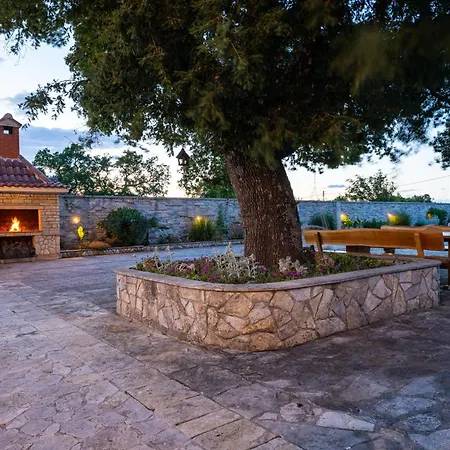 Tia - Private Oasis With Large Pool *