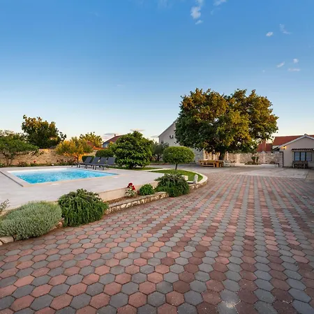 Tia - Private Oasis With Large Pool * Gornje Ceranje