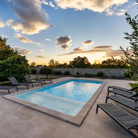 Tia - Private Oasis With Large Pool Gornje Ceranje