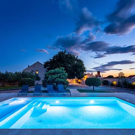 Tia - Private Oasis With Large Pool * Gornje Ceranje