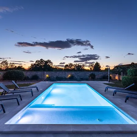 Tia - Private Oasis With Large Pool Villa *