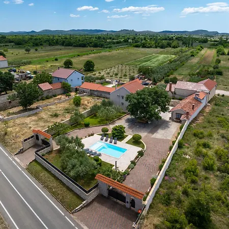 Villa Tia - Private Oasis With Large Pool *