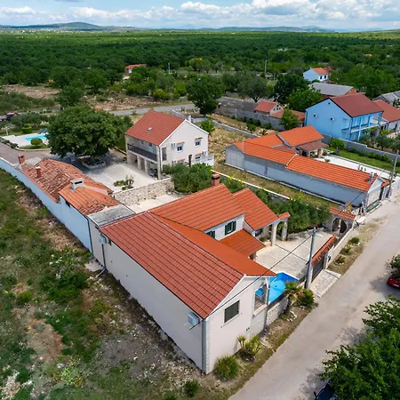 Tia - Private Oasis With Large Pool Villa Gornje Ceranje