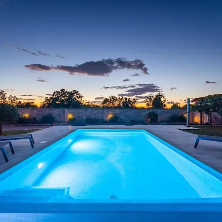 Tia - Private Oasis With Large Pool